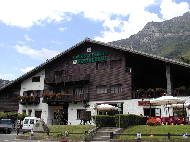 3 ESTERNO caves.JPG