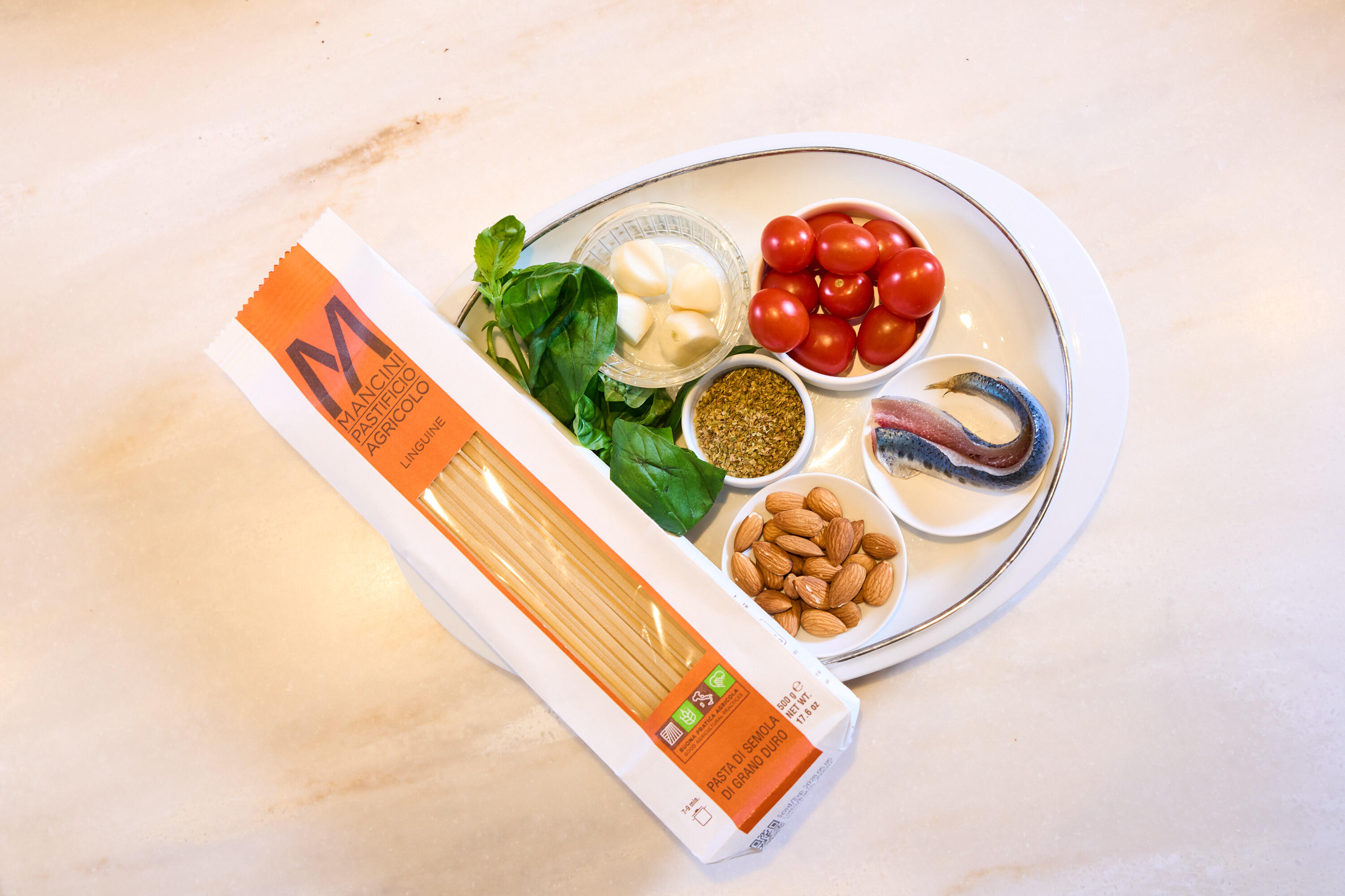 リングイネ　イワシとチェリートマトのシチリア風の写真